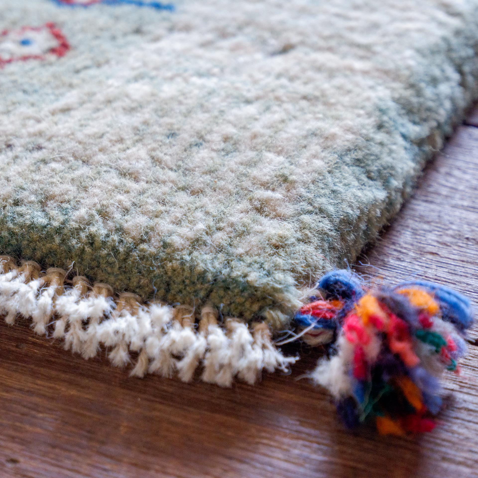 36,660円ペルシャ絨毯 手織り 100％シルク 130×77 イラン製 カーペット